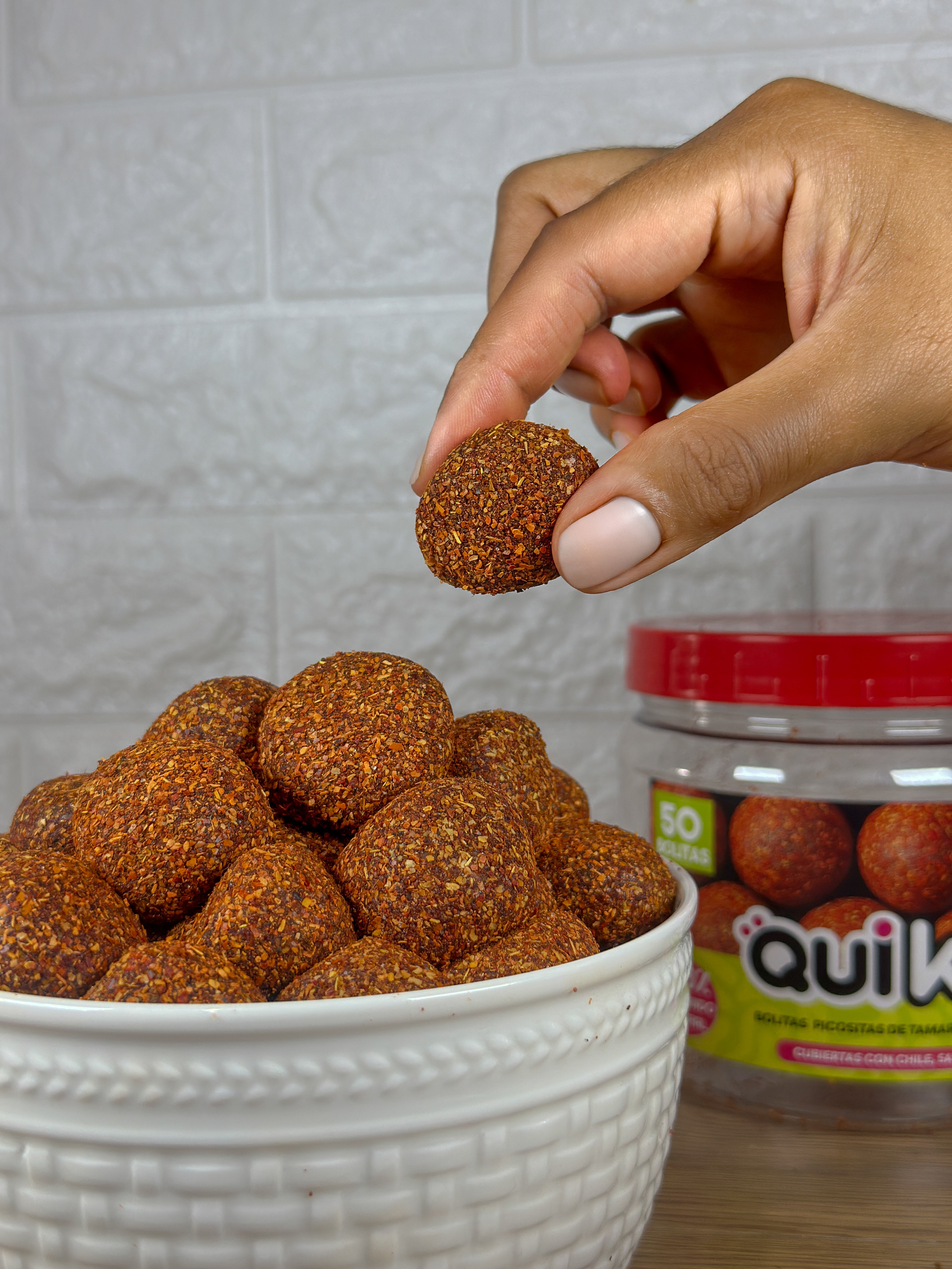Quikas® - Bolitas picositas de Tamarindo Natural en Vitrolero
